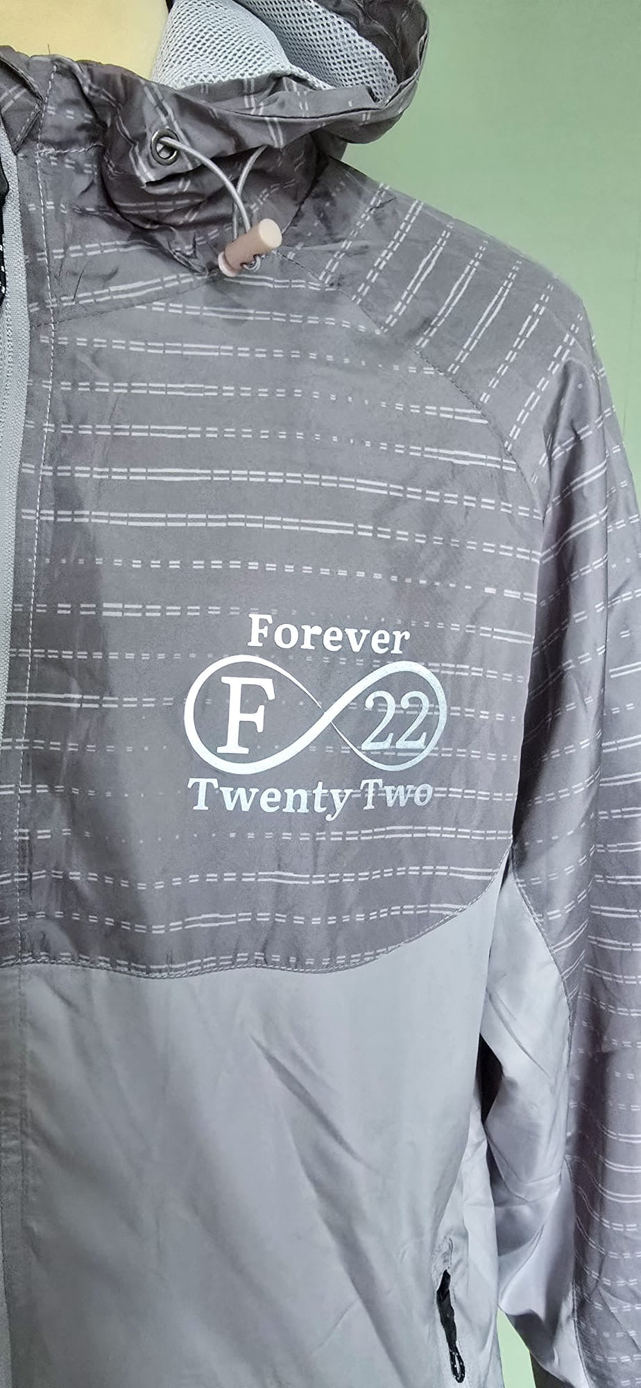Windbreaker￼
