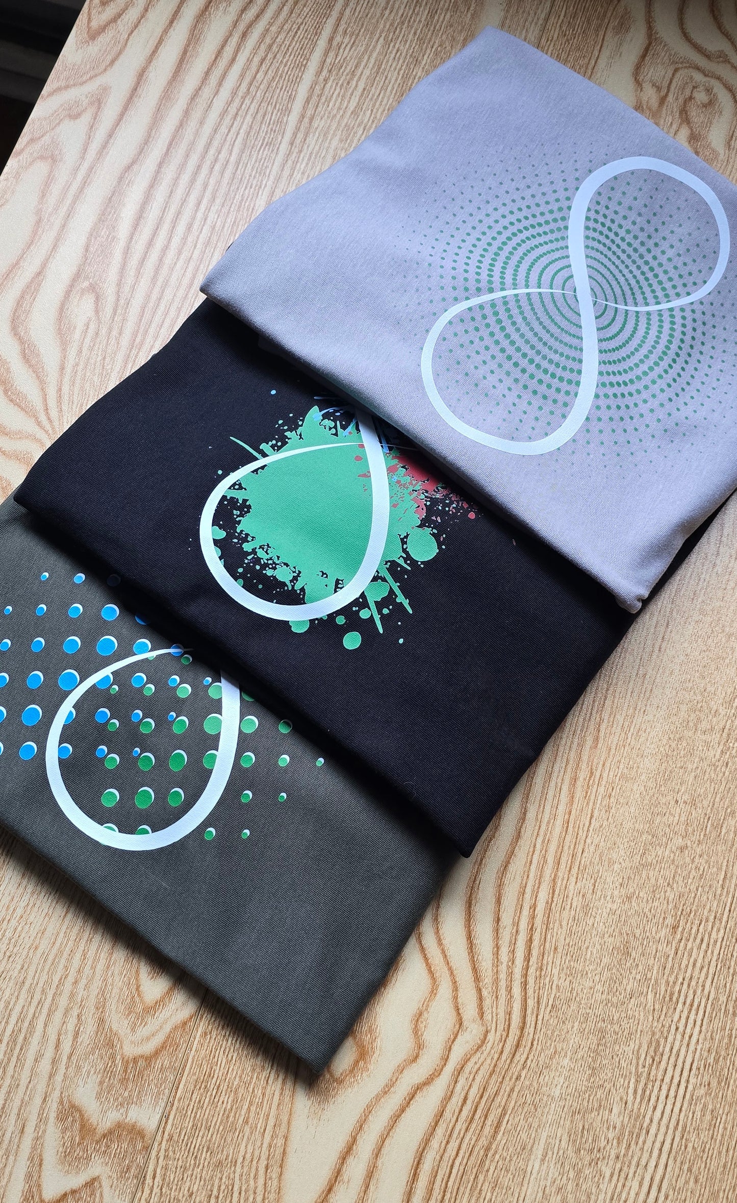Infinity burst short sleeve tee